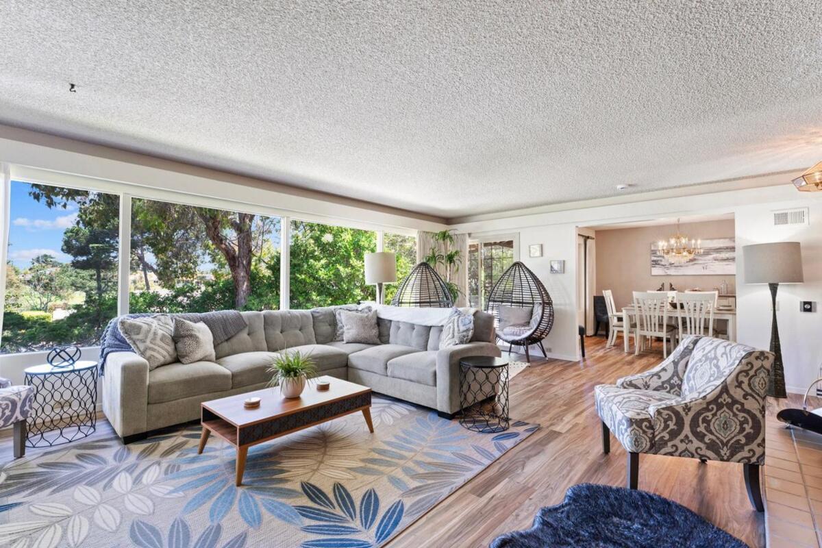 In San Diego! The Blue Leaf With 3bed 2bath, Golf, Large Yard!