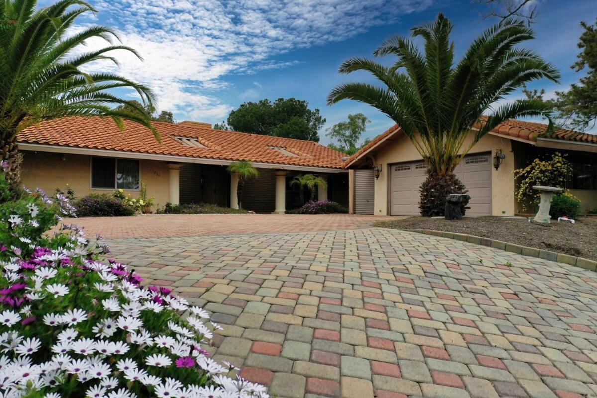 In San Diego! The Blue Leaf With 3bed 2bath, Golf, Large Yard! San Diego