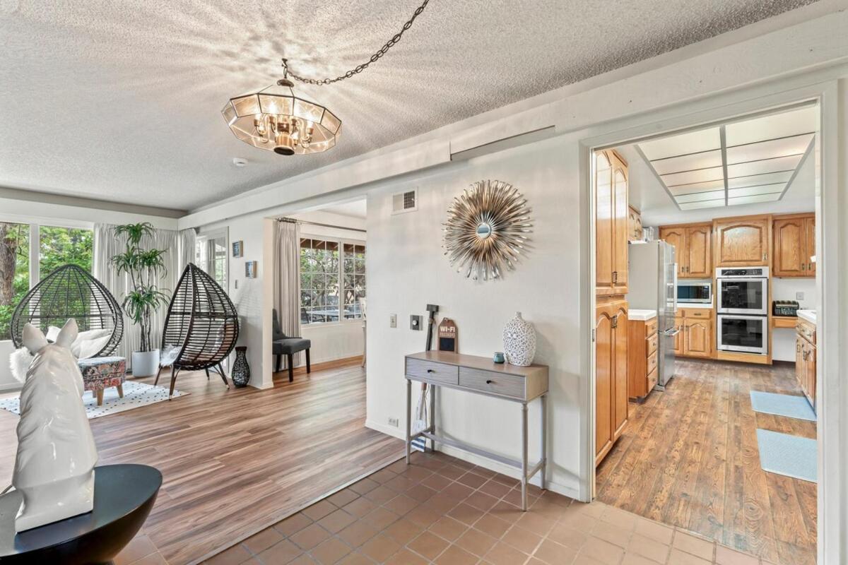In San Diego! The Blue Leaf With 3bed 2bath, Golf, Large Yard!