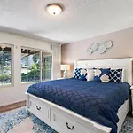 Home In San Diego! The Blue Leaf With 3Bed 2Bath, Golf, Large Yard!