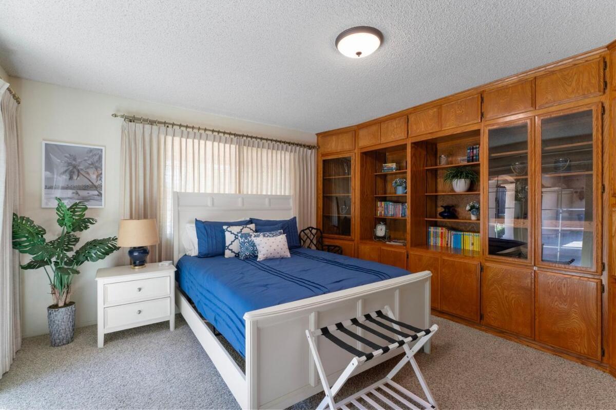 Casa de férias In San Diego! The Blue Leaf With 3bed 2bath, Golf, Large Yard! San Diego