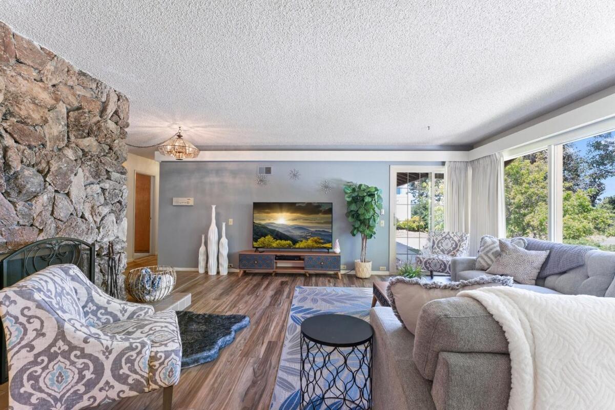 In San Diego! The Blue Leaf With 3bed 2bath, Golf, Large Yard! San Diego