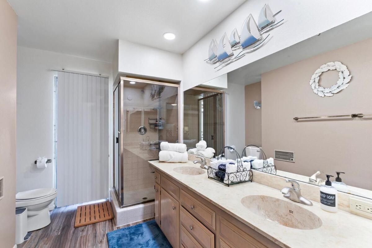 Casa de férias In San Diego! The Blue Leaf With 3bed 2bath, Golf, Large Yard!